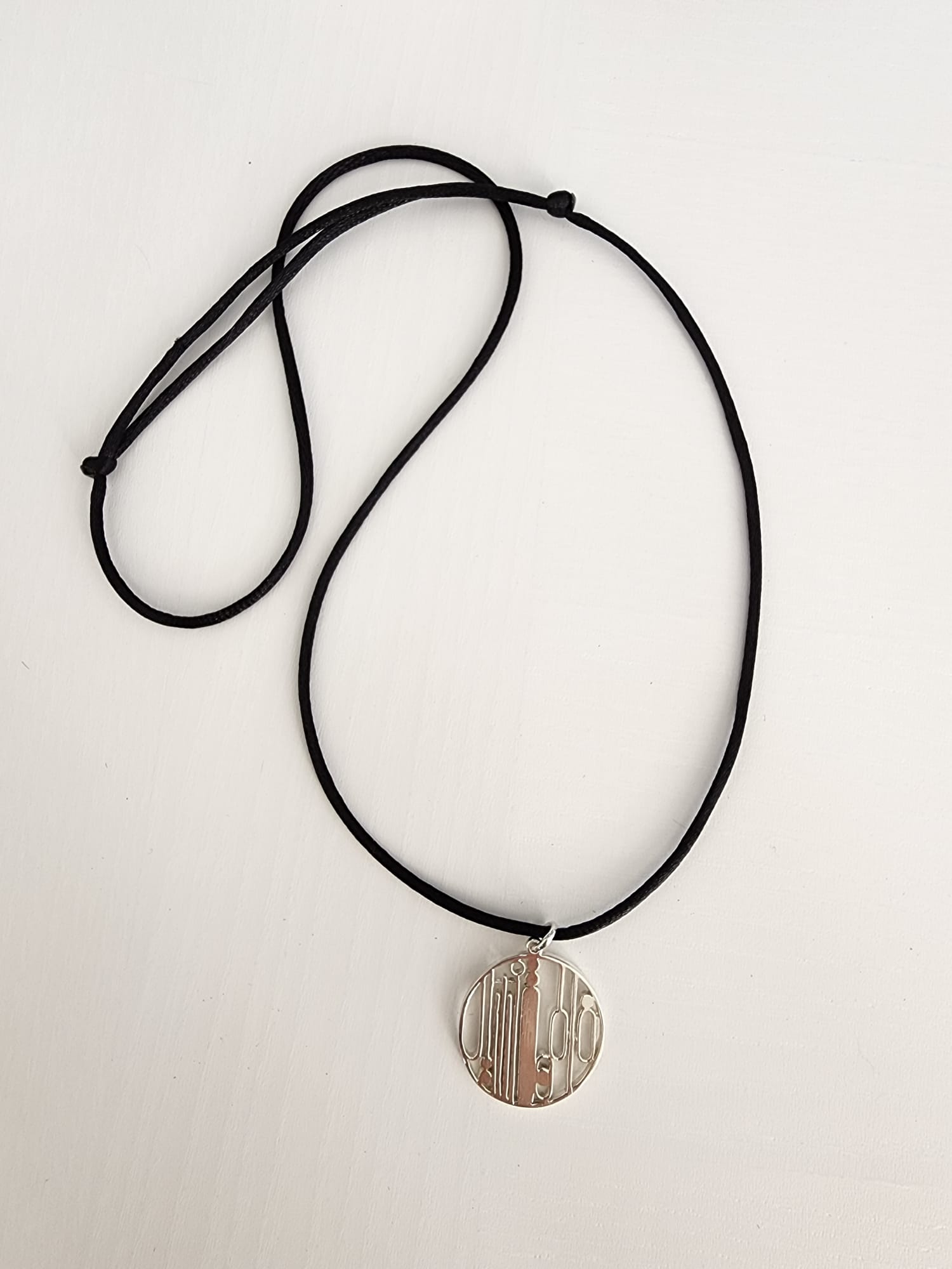 Circular design necklace