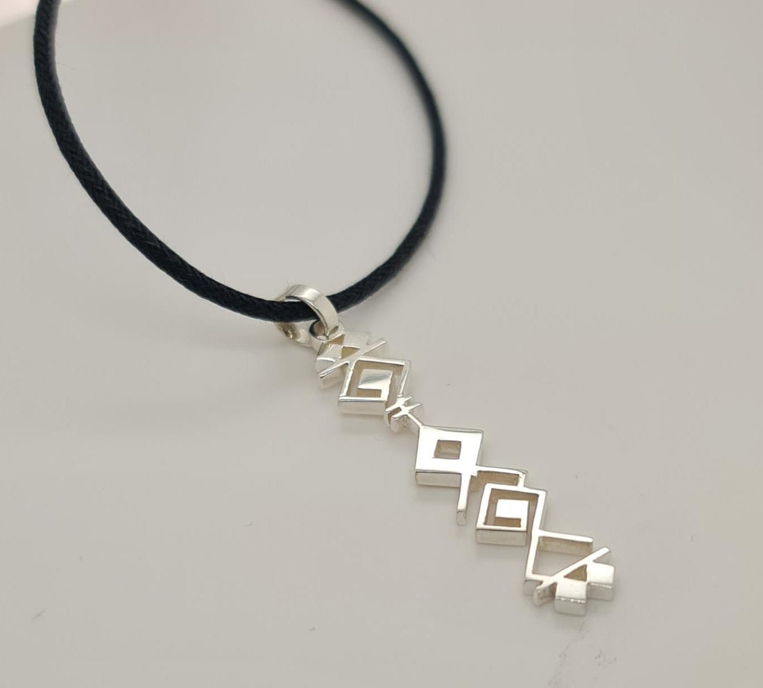 Geometrical necklace with black thread